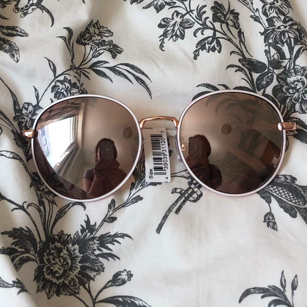 Rose gold reflective sunglasses NWT